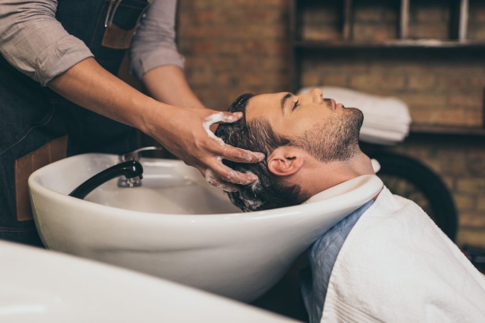 Tratamento de hidratação para cabelos masculinos