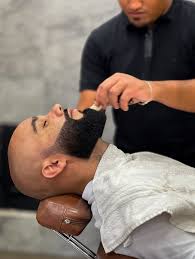 Tratamento completo para barba com toalha quente