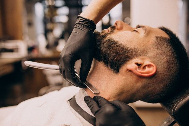 Modelagem de barba com navalha